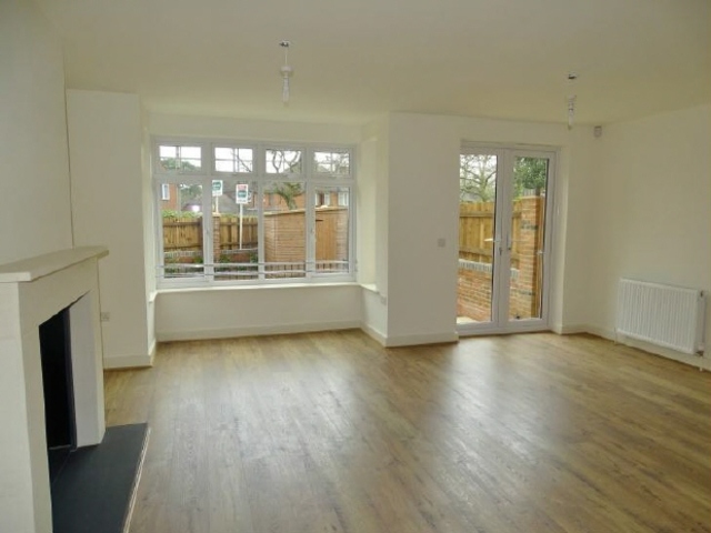  Image of 5 bedroom Detached house to rent in Glen Eyre Road Southampton SO16 at Glen Ayre Road Basset Hampshire, SO16 3NL