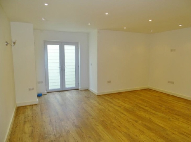  Image of 5 bedroom Detached house to rent in Glen Eyre Road Southampton SO16 at Glen Ayre Road Basset Hampshire, SO16 3NL