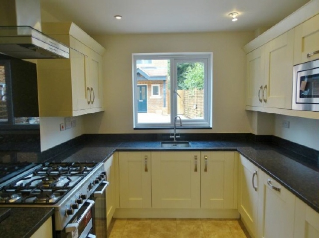  Image of 5 bedroom Detached house to rent in Glen Eyre Road Southampton SO16 at Glen Ayre Road Basset Hampshire, SO16 3NL
