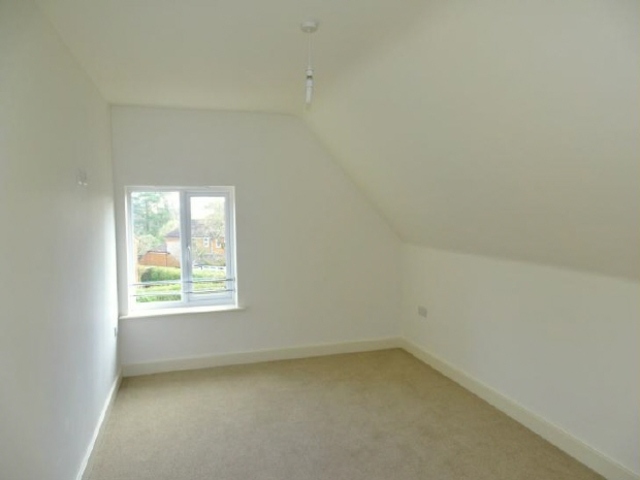  Image of 5 bedroom Detached house to rent in Glen Eyre Road Southampton SO16 at Glen Ayre Road Basset Hampshire, SO16 3NL