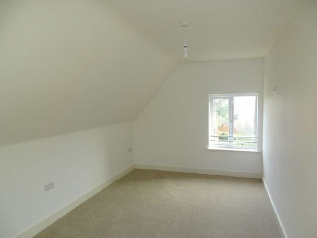  Image of 5 bedroom Detached house to rent in Glen Eyre Road Southampton SO16 at Glen Ayre Road Basset Hampshire, SO16 3NL