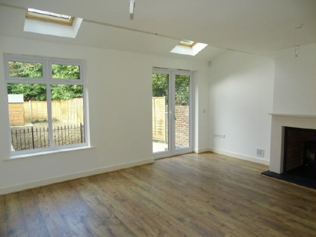  Image of 4 bedroom Detached house to rent in Glen Eyre Road Southampton SO16 at Glen Ayre Road Bassett Hampshire, SO16 3NL