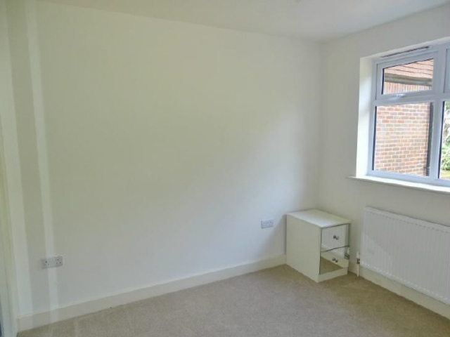  Image of 4 bedroom Detached house to rent in Glen Eyre Road Southampton SO16 at Glen Ayre Road Bassett Hampshire, SO16 3NL