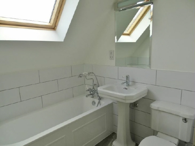  Image of 4 bedroom Detached house to rent in Glen Eyre Road Southampton SO16 at Glen Ayre Road Bassett Hampshire, SO16 3NL