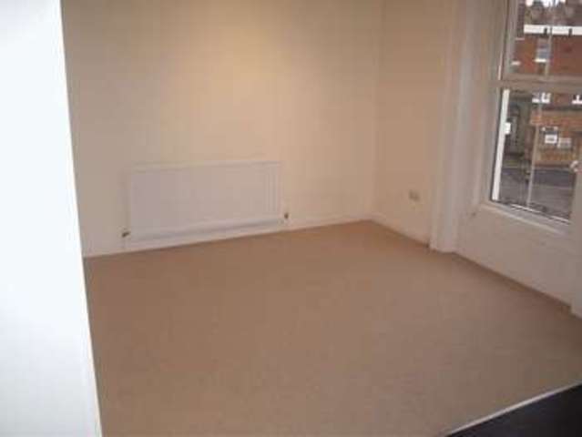  Image of 1 bedroom Flat to rent in Battersea Bridge Road London SW11 at Battersea Bridge Road  London, SW11 3AS