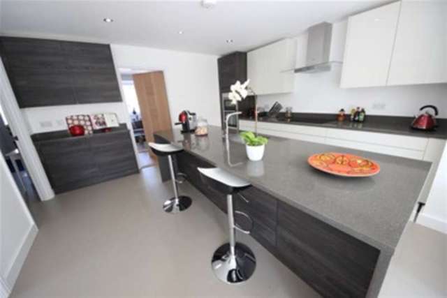  Image of 3 bedroom Detached house to rent in Beech Grove Guildford GU2 at Guildford, GU2 7UZ