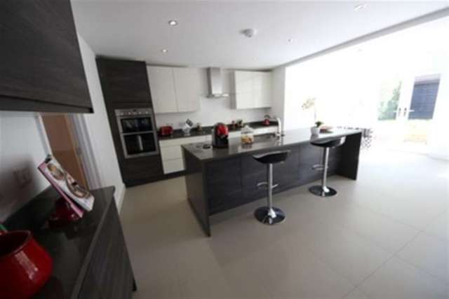  Image of 3 bedroom Detached house to rent in Beech Grove Guildford GU2 at Guildford, GU2 7UZ