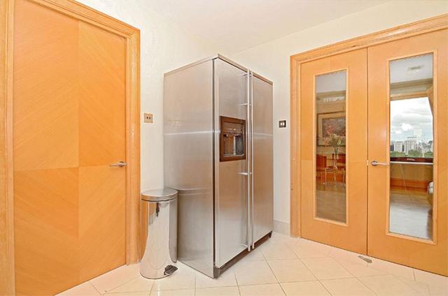  Image of 3 bedroom Apartment to rent in Belvedere Road London SE1 at London, SE1 8YW