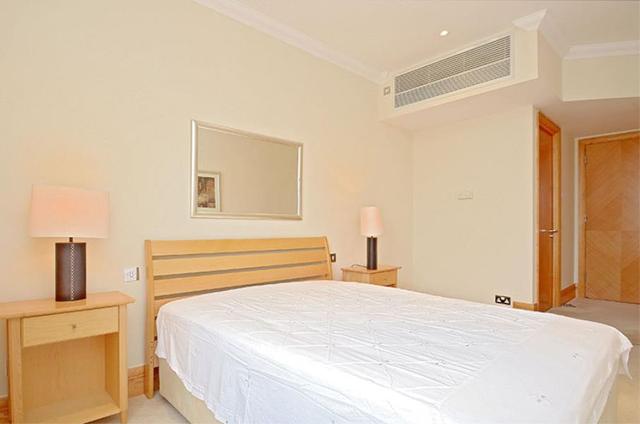  Image of 3 bedroom Apartment to rent in Belvedere Road London SE1 at London, SE1 8YW