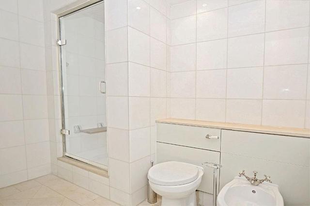  Image of 3 bedroom Apartment to rent in Belvedere Road London SE1 at London, SE1 8YW