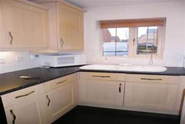  Image of 2 bedroom Semi-Detached house to rent in Honeysuckle Close Bessacarr Doncaster DN4 at Doncaster, DN4 7DJ