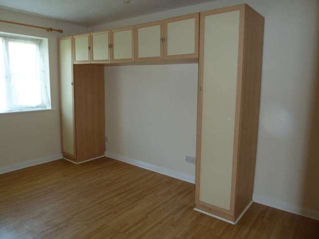  Image of 2 bedroom Flat to rent in Blessing Way Barking IG11 at Blessing Way  Barking, IG11 0XH