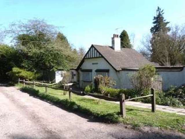  Image of 2 bedroom Flat to rent in Roughets Lane Bletchingley Redhill RH1 at Roughets Lane Bletchingley Redhill, RH1 4QX