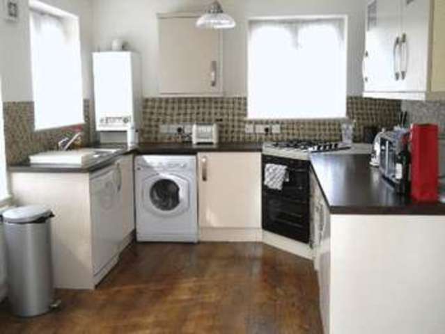  Image of 2 bedroom Flat to rent in Roughets Lane Bletchingley Redhill RH1 at Roughets Lane Bletchingley Redhill, RH1 4QX