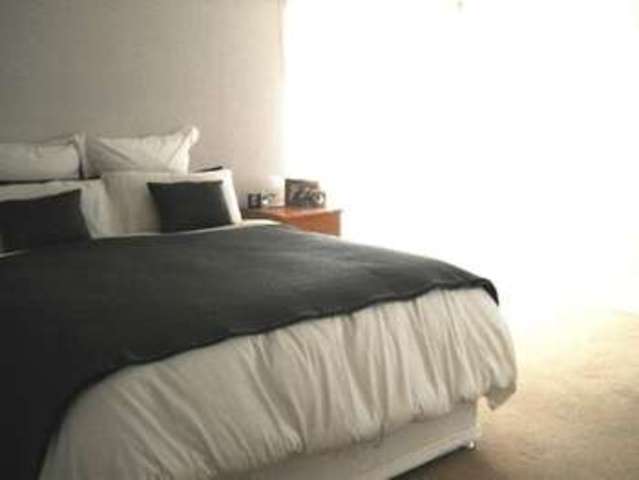  Image of 2 bedroom Flat to rent in Roughets Lane Bletchingley Redhill RH1 at Roughets Lane Bletchingley Redhill, RH1 4QX