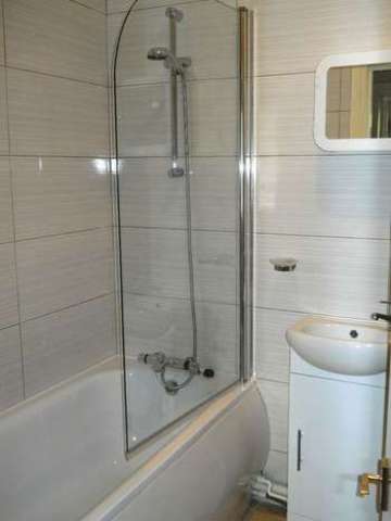 Image of 2 bedroom Flat to rent in Roughets Lane Bletchingley Redhill RH1 at Roughets Lane Bletchingley Redhill, RH1 4QX