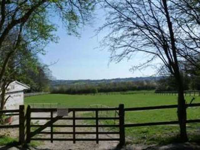  Image of 1 bedroom Flat to rent in Roughets Lane Bletchingley Redhill RH1 at Roughets Lane Bletchingley Redhill, RH1 4QX