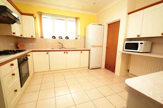  Image of 3 bedroom Flat to rent in The Marina Boscombe Bournemouth BH5 at The Marina  Bournemouth, BH5 1BJ