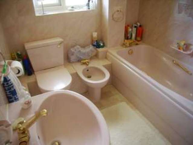  Image of 4 bedroom Detached house to rent in St. Georges Close Bournemouth BH8 at Queens Park  Bournemouth, BH8 9DS