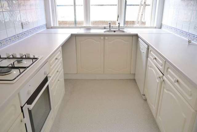  Image of 2 bedroom Flat to rent in Grove Road Bournemouth BH1 at 59 Grove Road  Bournemouth, BH1 3AT