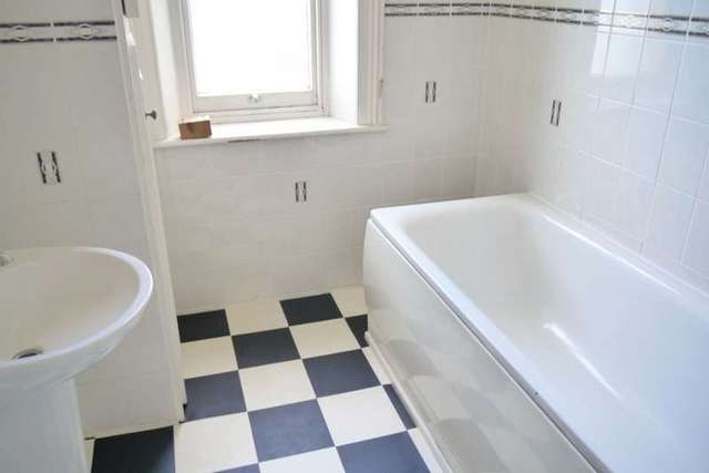  Image of 2 bedroom Flat to rent in Grove Road Bournemouth BH1 at 59 Grove Road  Bournemouth, BH1 3AT