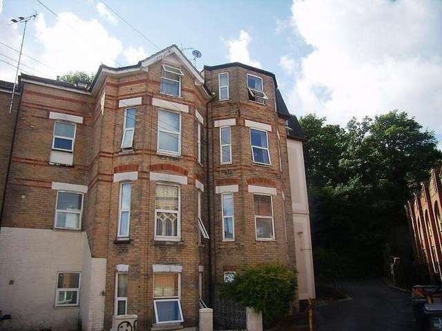  Image of Flat to rent in Wootton Gardens Bournemouth BH1 at Bournemouth, BH1 1PW