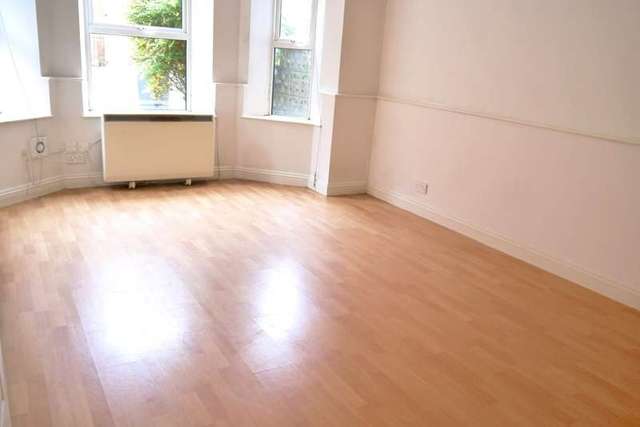  Image of Flat to rent in Wootton Gardens Bournemouth BH1 at Bournemouth, BH1 1PW