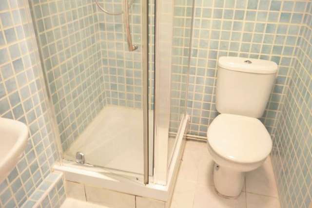  Image of Flat to rent in Wootton Gardens Bournemouth BH1 at Bournemouth, BH1 1PW