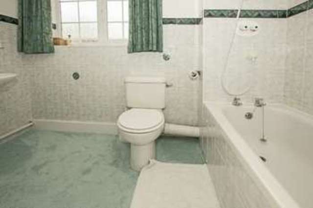  Image of 5 bedroom Detached house for sale in Brean Walk Earley Reading RG6 at Brean Walk  Reading, RG6 5XD