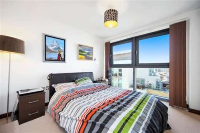  Image of 2 bedroom Flat to rent in Bridges Court London SW11 at London, SW11 3GZ