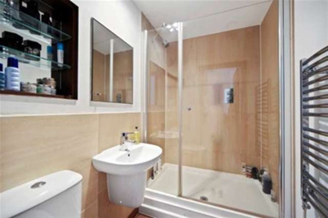  Image of 2 bedroom Flat to rent in Bridges Court London SW11 at London, SW11 3GZ