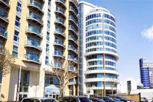  Image of 2 bedroom Flat to rent in Bridges Court London SW11 at London, SW11 3GZ
