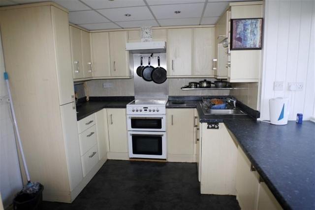  Image of 3 bedroom End of Terrace for sale in Broad Lane Kirkstall Leeds LS13 at Bramley  Kirkstall, LS13 2RU