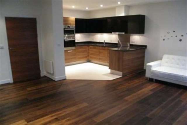  Image of 3 bedroom Flat to rent in Bromyard Avenue London W3 at London, W3 7FG