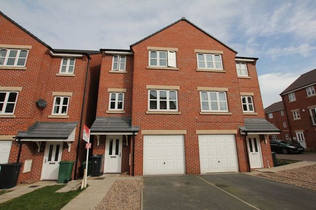  Image of 4 bedroom Semi-Detached house for sale in Bronte Close East Ardsley Wakefield WF3 at Bronte Close East Ardsley Wakefield, WF3 2FE