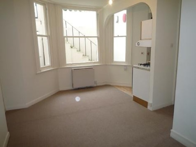  Image of Flat to rent in Buckingham Road Brighton BN1 at 92a Buckingham Road  Brighton, BN1 3RB