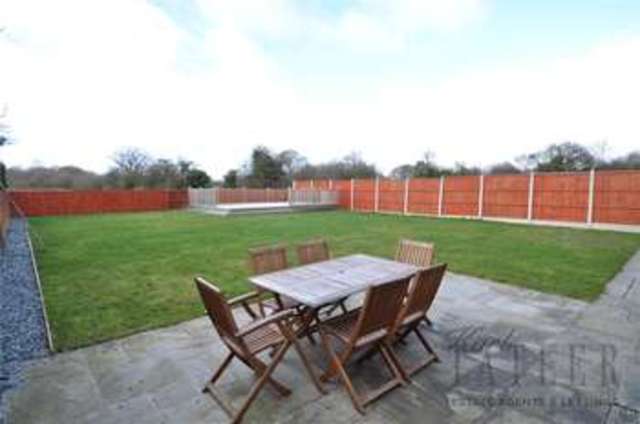  Image of 5 bedroom Detached house for sale in Buckley Court Willaston Neston CH64 at Willaston Wirral Childer Thornton, CH64 2XN
