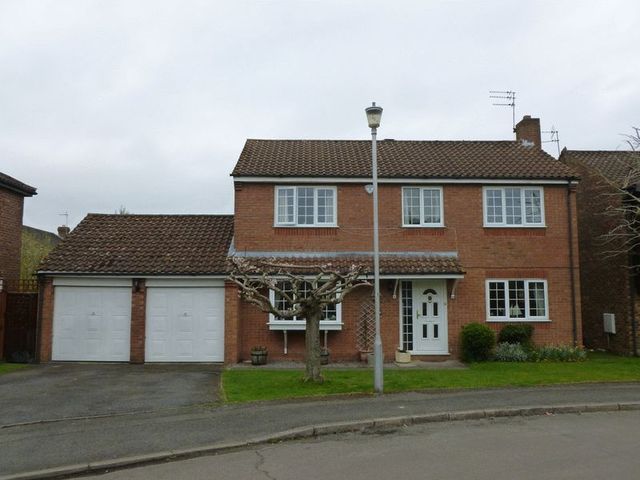  Image of 4 bedroom Detached house for sale in Bunyan Close Tring HP23 at Bunyan Close  Tring, HP23 5PS