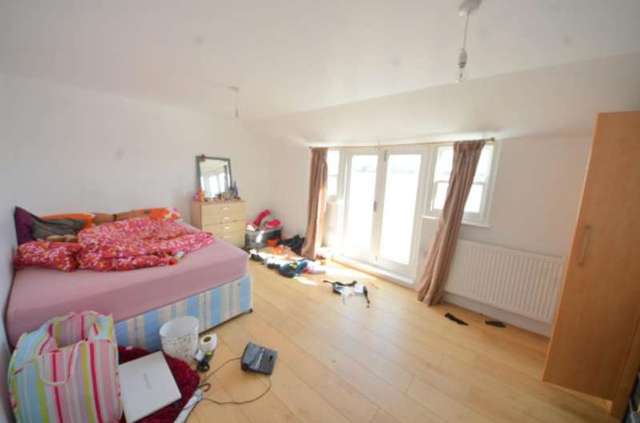  Image of 3 bedroom Maisonette for sale in Caledonian Road London N1 at Caledonian Road  Islington, N1 1ED