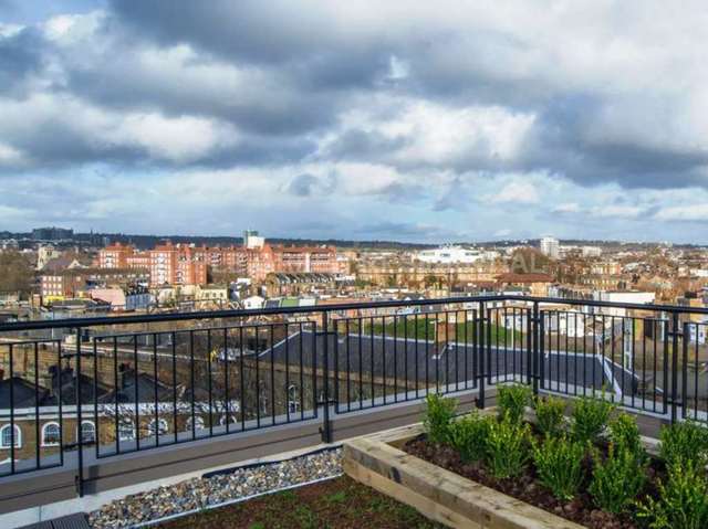  Image of 2 bedroom Apartment to rent in Camden Road London NW1 at Camden Road Camden Town London, NW1 9LR