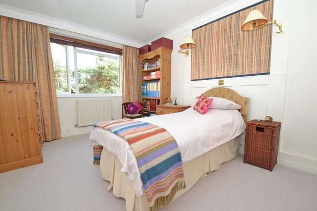  Image of 2 bedroom Flat for sale in Western Road Canford Cliffs Poole BH13 at 5 Western Road Canford Cliffs Poole, BH13 7BD