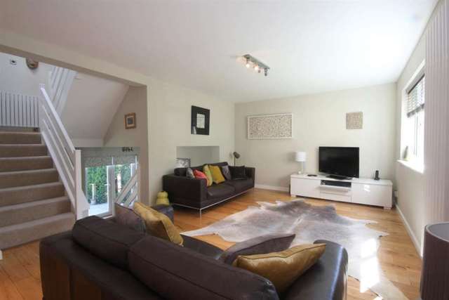  Image of 5 bedroom Detached house for sale in Cardy Road Hemel Hempstead HP1 at Cardy Road Boxmoor Hemel Hempstead, HP1 1SQ