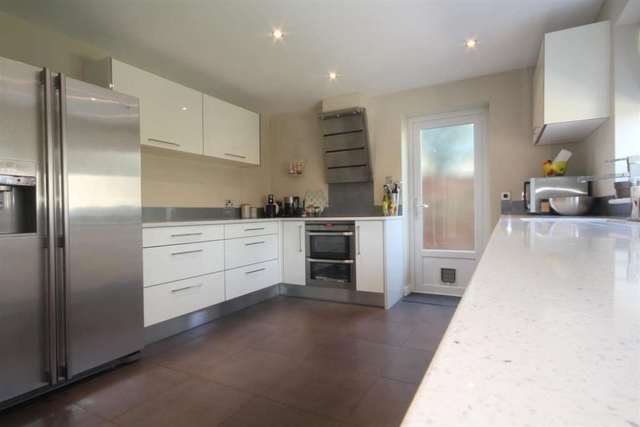  Image of 5 bedroom Detached house for sale in Cardy Road Hemel Hempstead HP1 at Cardy Road Boxmoor Hemel Hempstead, HP1 1SQ
