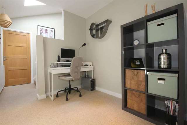  Image of 5 bedroom Detached house for sale in Cardy Road Hemel Hempstead HP1 at Cardy Road Boxmoor Hemel Hempstead, HP1 1SQ