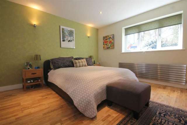  Image of 5 bedroom Detached house for sale in Cardy Road Hemel Hempstead HP1 at Cardy Road Boxmoor Hemel Hempstead, HP1 1SQ