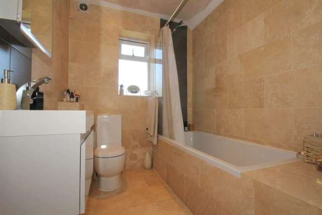  Image of 5 bedroom Detached house for sale in Cardy Road Hemel Hempstead HP1 at Cardy Road Boxmoor Hemel Hempstead, HP1 1SQ