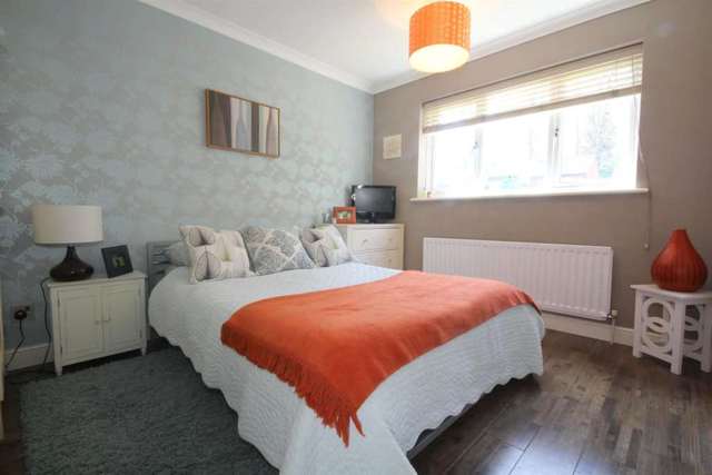  Image of 5 bedroom Detached house for sale in Cardy Road Hemel Hempstead HP1 at Cardy Road Boxmoor Hemel Hempstead, HP1 1SQ