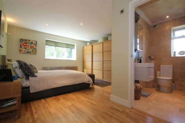  Image of 5 bedroom Detached house for sale in Cardy Road Hemel Hempstead HP1 at Cardy Road Boxmoor Hemel Hempstead, HP1 1SQ