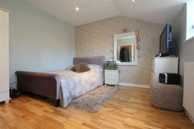  Image of 5 bedroom Detached house for sale in Cardy Road Hemel Hempstead HP1 at Cardy Road Boxmoor Hemel Hempstead, HP1 1SQ