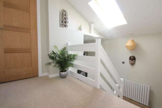 Image of 5 bedroom Detached house for sale in Cardy Road Hemel Hempstead HP1 at Cardy Road Boxmoor Hemel Hempstead, HP1 1SQ